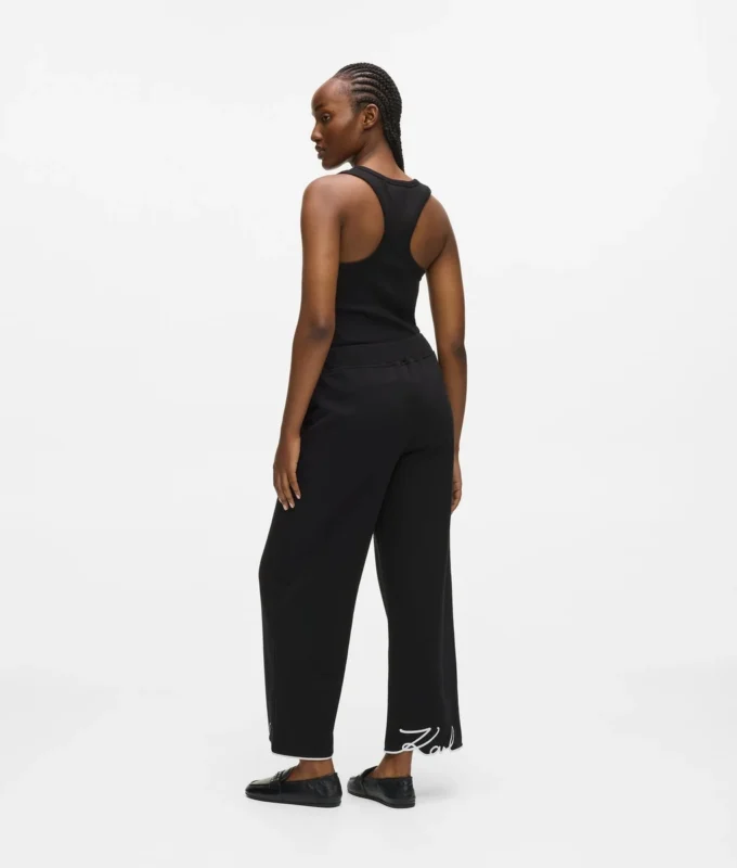 Pantaloni della tuta con orlo caratteristico Pantaloni della tuta con orlo caratteristico