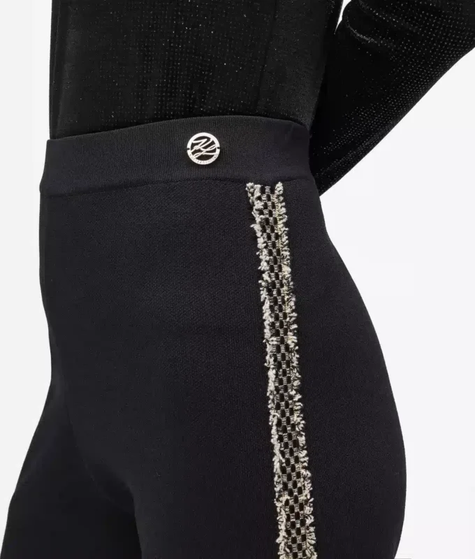 Pantaloni in maglia con dettagli bouclé Pantaloni in maglia con dettagli bouclé