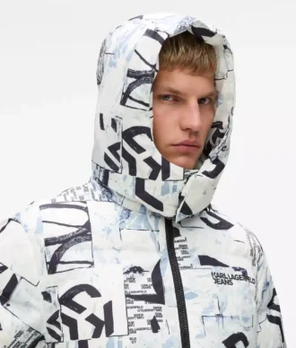 Piumino con monogramma su tutta la superficie