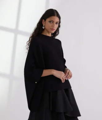 PONCHO IN MAGLIA A COSTINE PONCHO IN MAGLIA A COSTINE