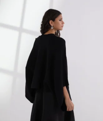 PONCHO IN MAGLIA A COSTINE PONCHO IN MAGLIA A COSTINE
