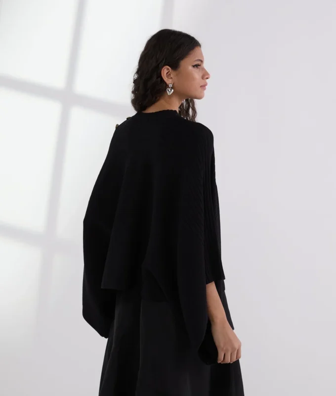 PONCHO IN MAGLIA A COSTINE PONCHO IN MAGLIA A COSTINE