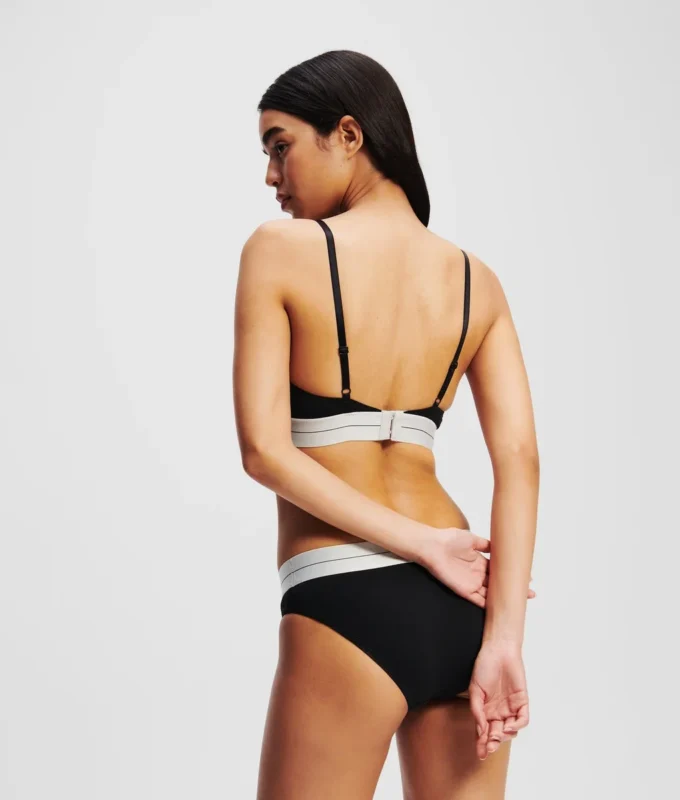 REGGISENO HOTEL KARL PEEPHOLE REGGISENO HOTEL KARL PEEPHOLE