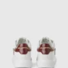 Sneakers Ikon NFT Kapri