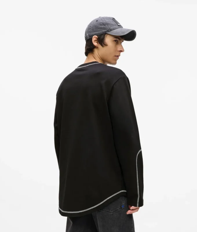 T-shirt a maniche lunghe con cuciture a contrasto T-shirt a maniche lunghe con cuciture a contrasto