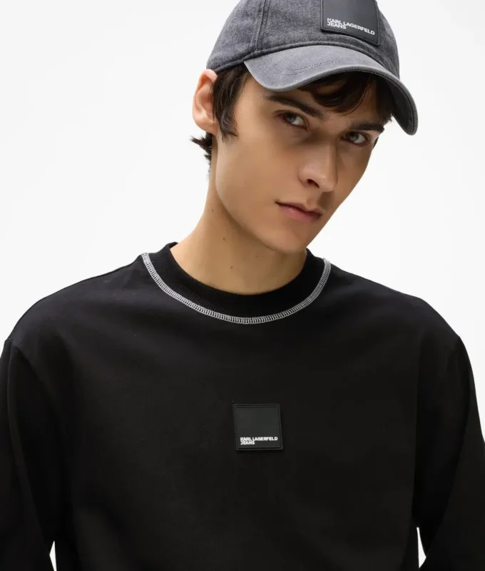 T-shirt a maniche lunghe con cuciture a contrasto T-shirt a maniche lunghe con cuciture a contrasto