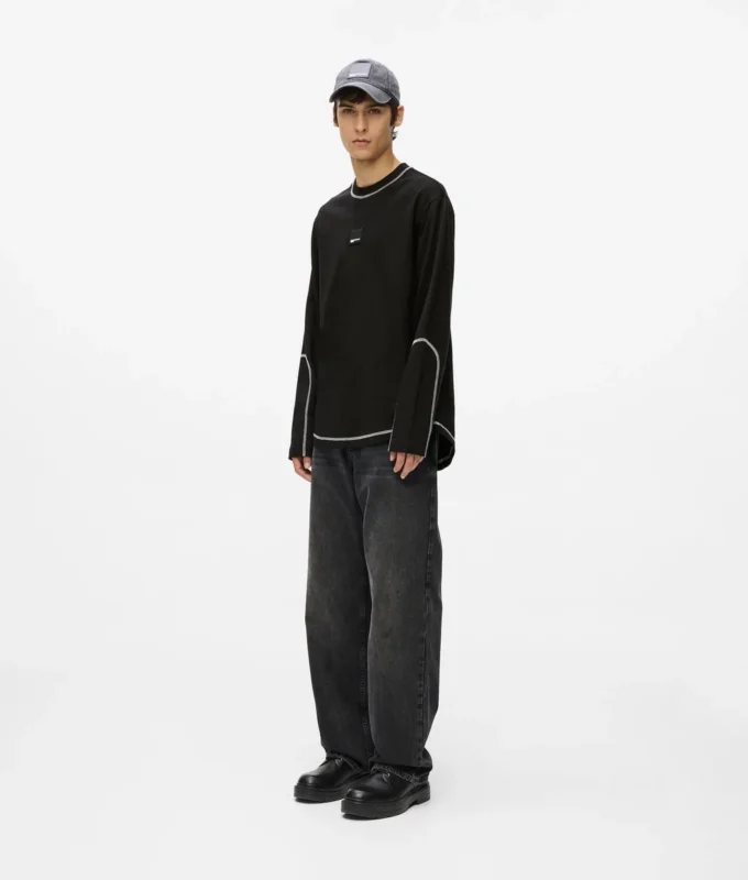 T-shirt a maniche lunghe con cuciture a contrasto T-shirt a maniche lunghe con cuciture a contrasto
