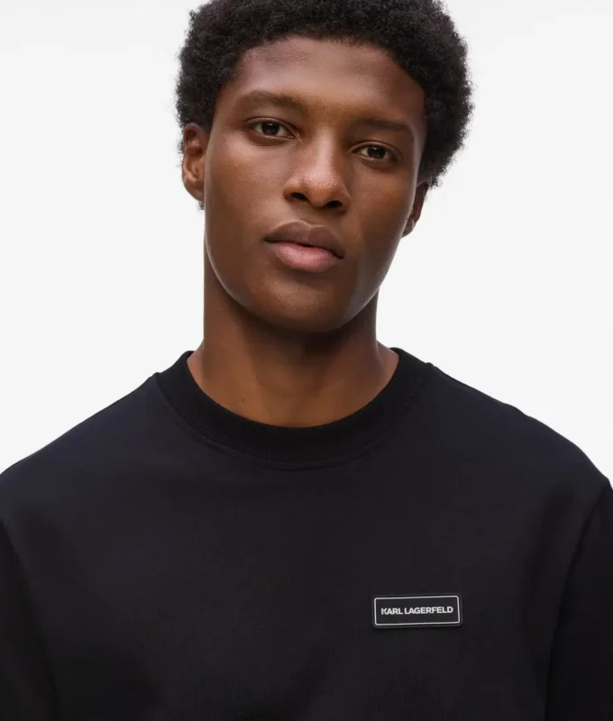T-shirt a maniche lunghe con patch logo T-shirt a maniche lunghe con patch logo