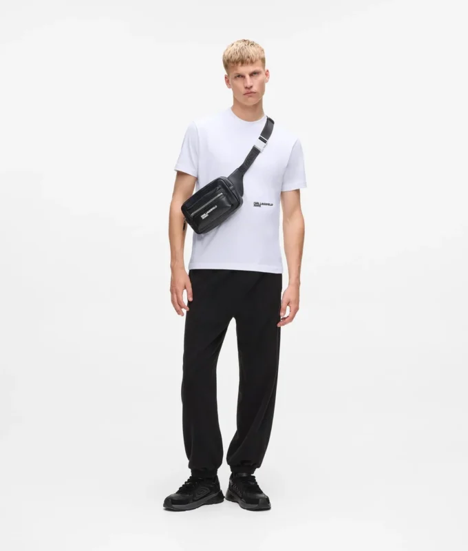 T-shirt con citazione di Karl