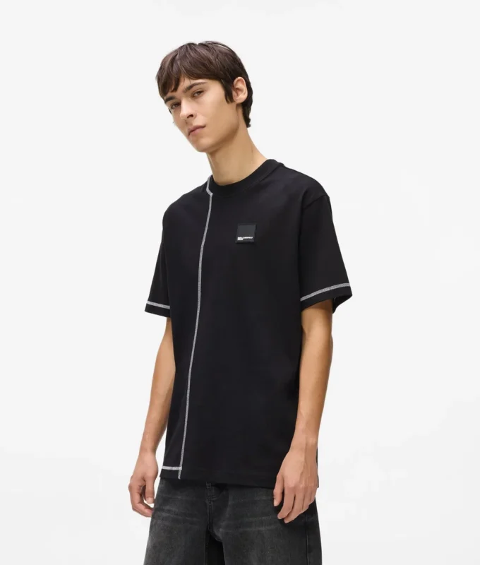 T-shirt con cuciture a contrasto T-shirt con cuciture a contrasto