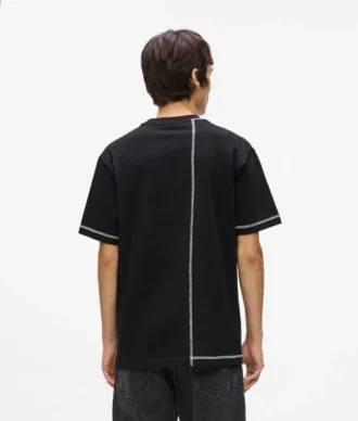 T-shirt con cuciture a contrasto