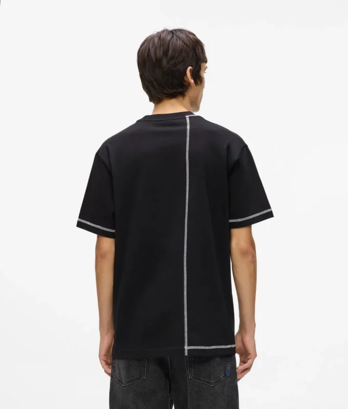 T-shirt con cuciture a contrasto T-shirt con cuciture a contrasto