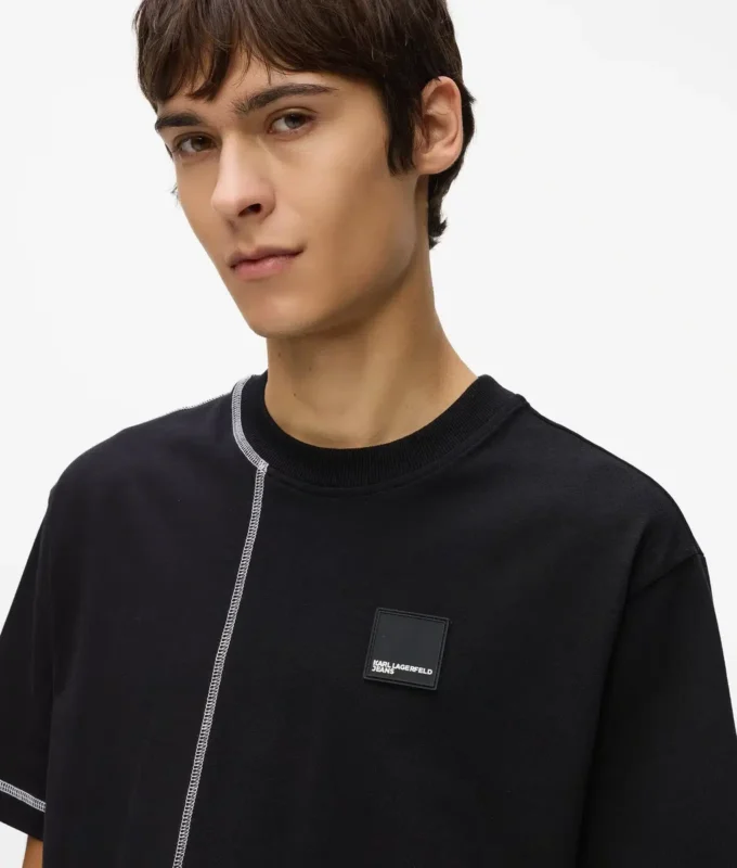 T-shirt con cuciture a contrasto T-shirt con cuciture a contrasto