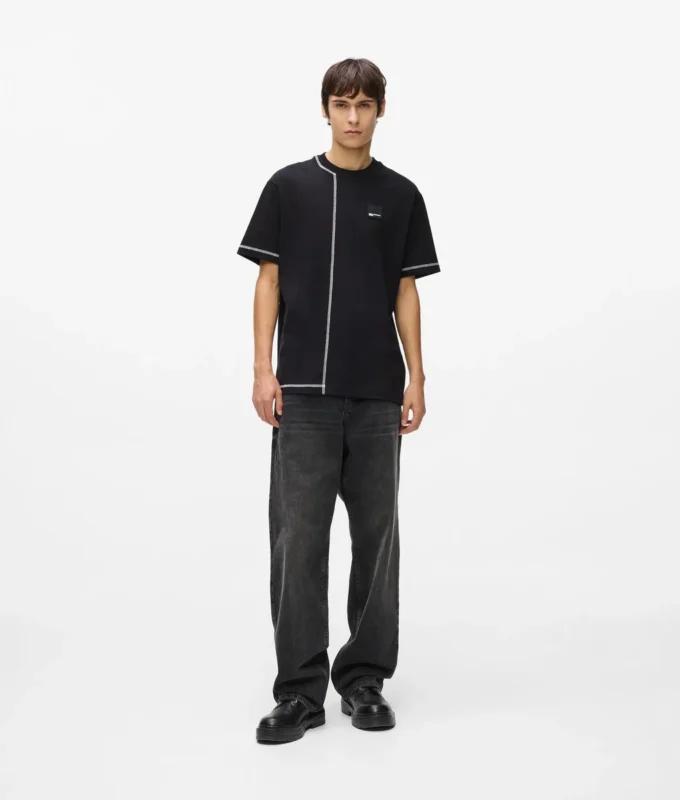 T-shirt con cuciture a contrasto T-shirt con cuciture a contrasto
