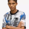 T-shirt con effetto vernice su tutta la superficie T-shirt con effetto vernice su tutta la superficie