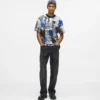 T-shirt con effetto vernice su tutta la superficie T-shirt con effetto vernice su tutta la superficie