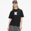 T-shirt con grafica K T-shirt con grafica K
