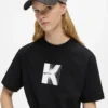T-shirt con grafica K T-shirt con grafica K