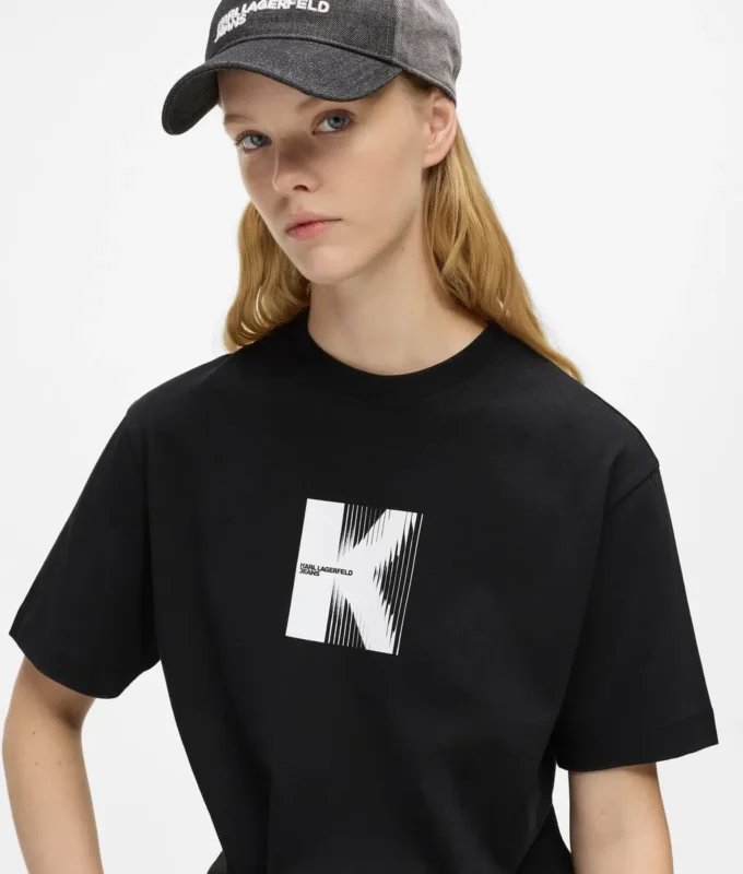 T-shirt con grafica K T-shirt con grafica K