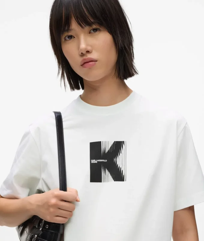 T-shirt con grafica K T-shirt con grafica K
