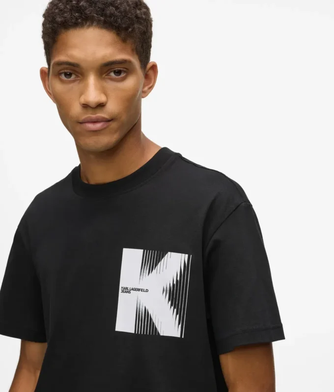 T-shirt con grafica K T-shirt con grafica K