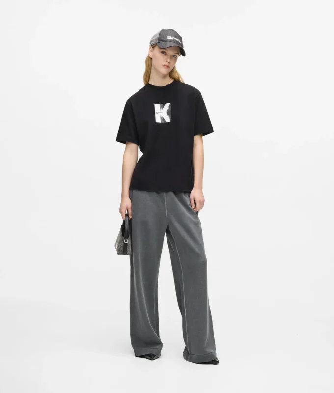 T-shirt con grafica K T-shirt con grafica K