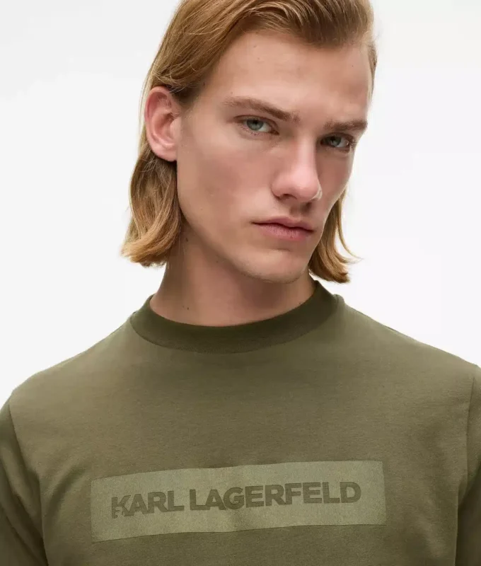 T-shirt con logo in raso T-shirt con logo in raso