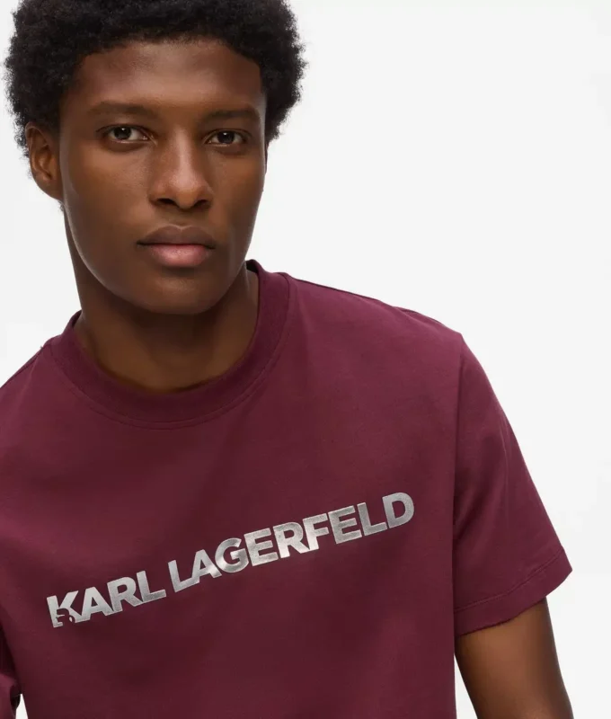 T-shirt con logo metallico T-shirt con logo metallico