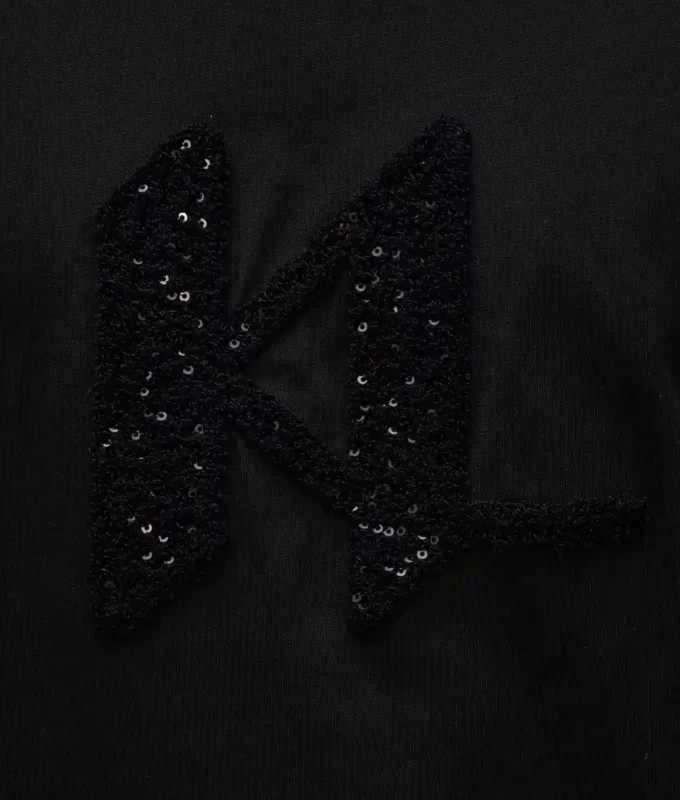T-shirt con monogramma in paillettes T-shirt con monogramma in paillettes