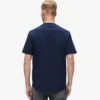 T-shirt con monogramma in rilievo T-shirt con monogramma in rilievo