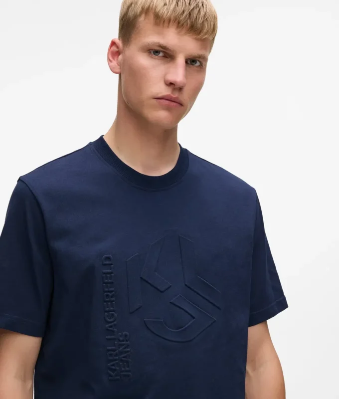 T-shirt con monogramma in rilievo T-shirt con monogramma in rilievo