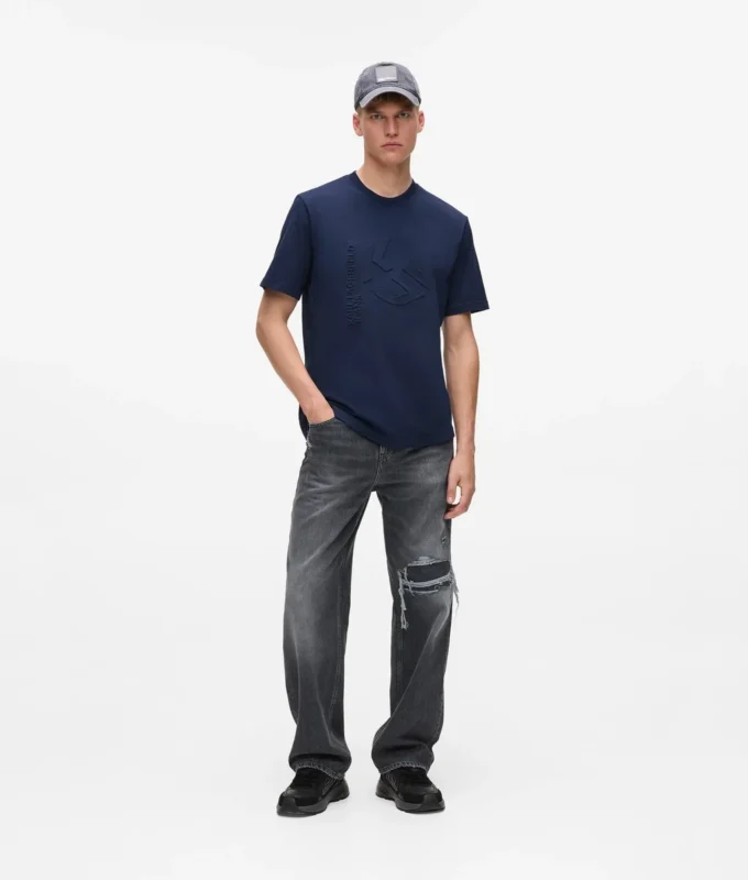T-shirt con monogramma in rilievo T-shirt con monogramma in rilievo