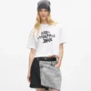 T-shirt corta con graffiti T-shirt corta con graffiti