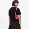T-shirt corta con graffiti T-shirt corta con graffiti
