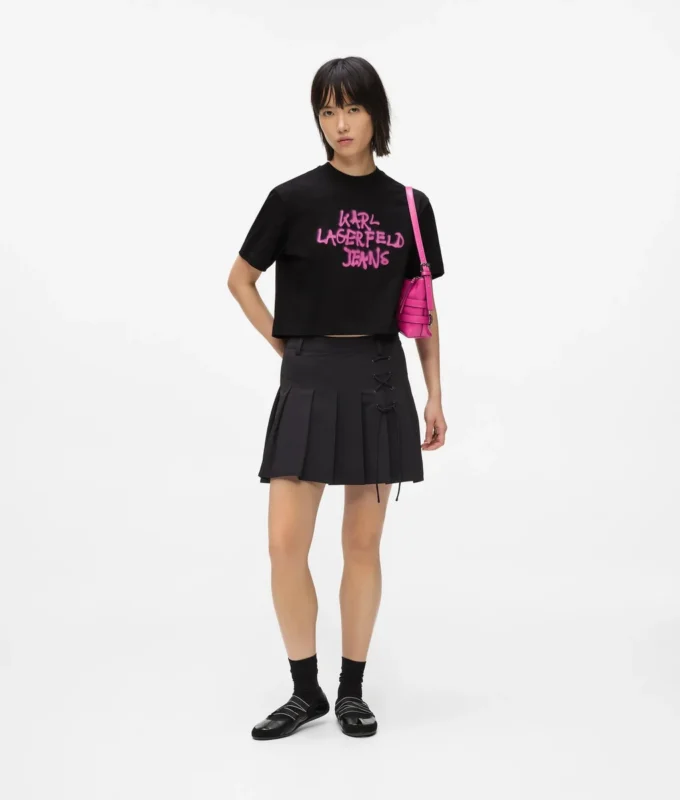 T-shirt corta con graffiti T-shirt corta con graffiti