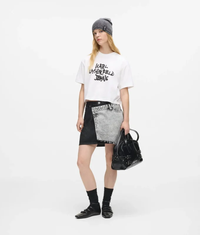 T-shirt corta con graffiti T-shirt corta con graffiti