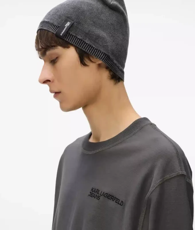 T-shirt rovesciata T-shirt rovesciata
