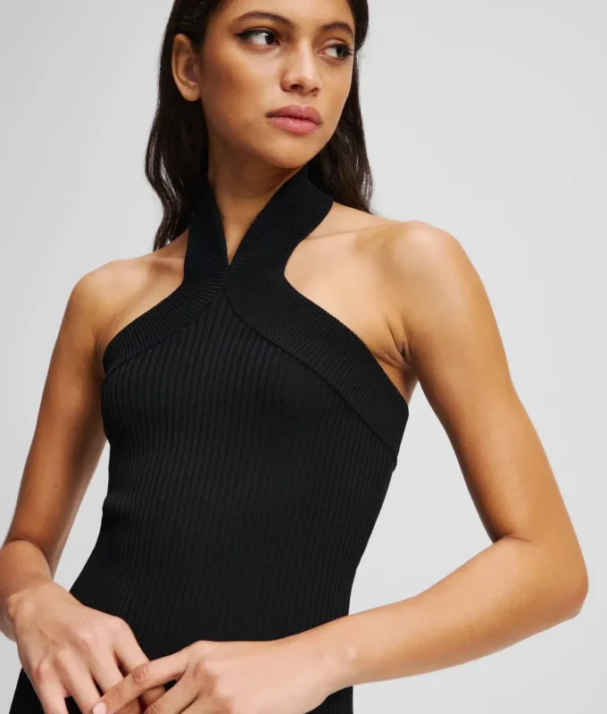 TOP IN MAGLIA CON SCOLLO ALL’ALLACCIATURA TOP IN MAGLIA CON SCOLLO ALL’ALLACCIATURA