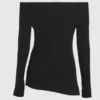 Top in maglia con spalle scoperte