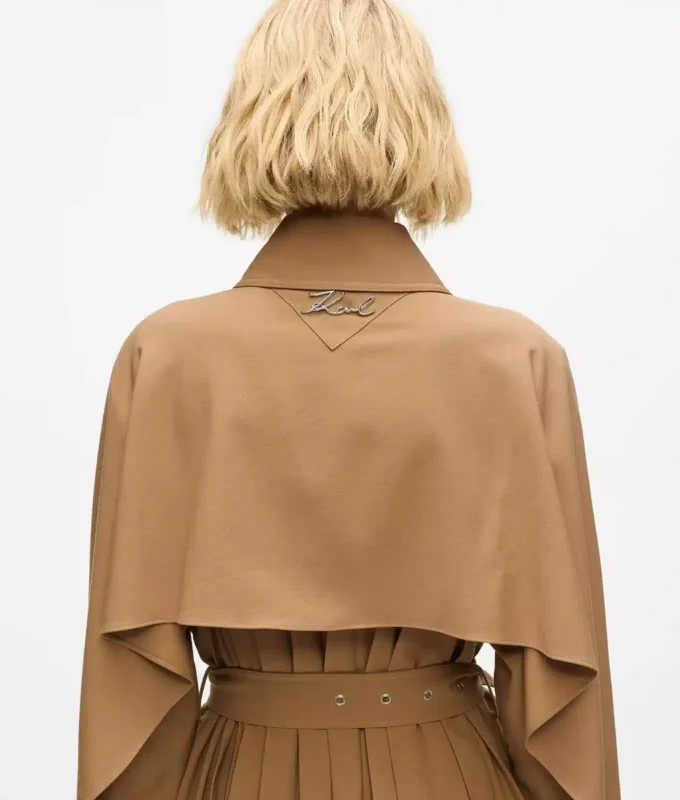 Trench con pieghe Trench con pieghe