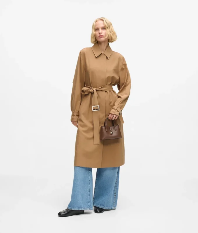 Trench con pieghe Trench con pieghe